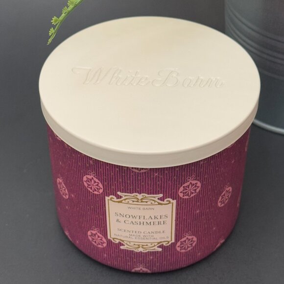BBW Snowflakes & Cashmere White Barn Bath & Body Works 3 Wick Candle - Picture 4 of 10